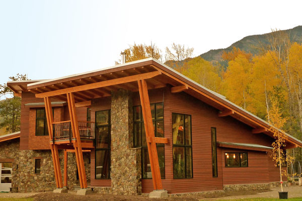 Elk-Valley-Timber-Home-Fernie-British-Columbia-Canadian-Timberframes-Exterior